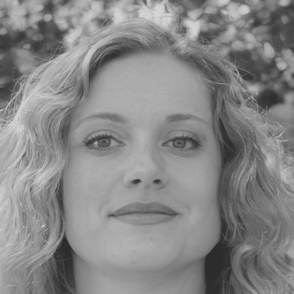 Freesia Thorne, Senior Market Analyst and strategic business consultant